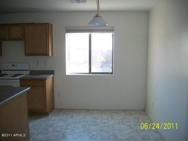 3128 West Pecan Road Phoenix, AZ 85041 - Photo 5 of 9 dining