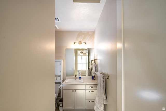 1283 North Gallen Road Santa Clara, UT 84765 - Photo 36 of 103 Bedroom 2 en-suite 3/4 Bathroom with vanity and ceiling fan