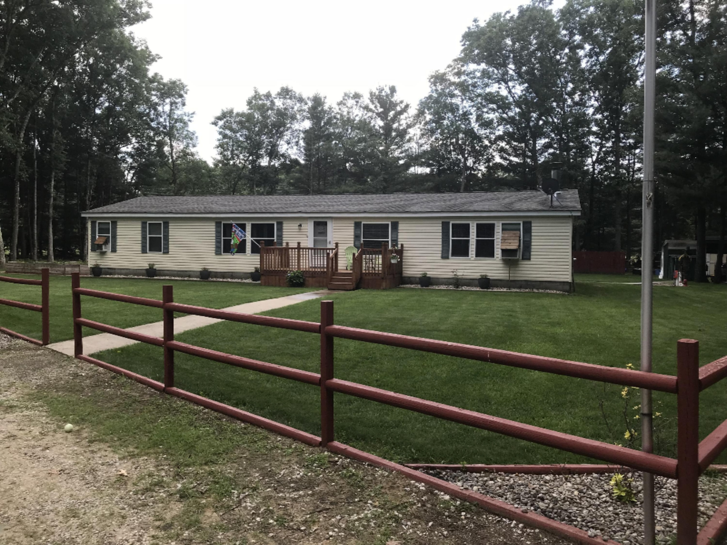 4831 MacArthur Road Muskegon, MI 49442 - Photo 3 of 23 front view 3 mac