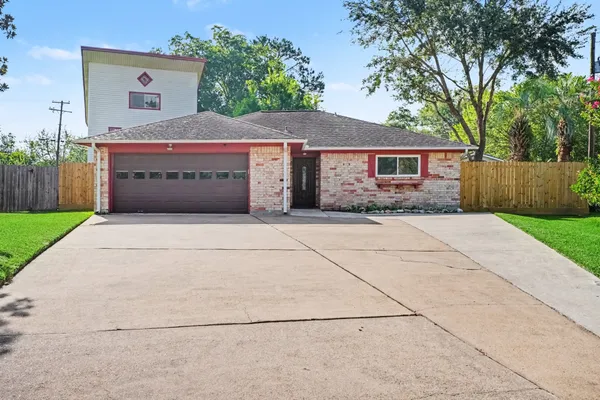 $1,950 | 519 Orleans Street, League City, TX 77573