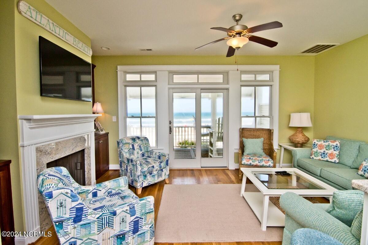175 Atlantic Boulevard Atlantic Beach, NC 28512 - Photo 17 of 61 Living Room