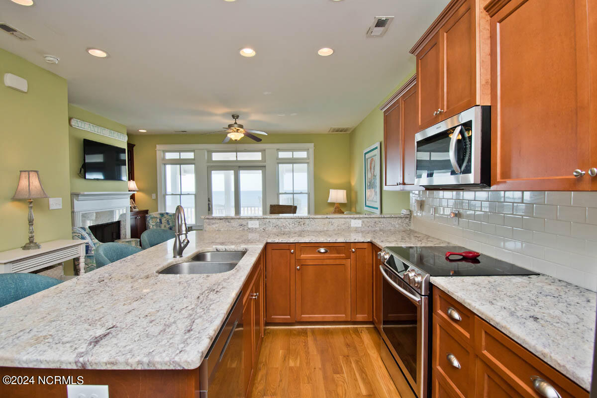 175 Atlantic Boulevard Atlantic Beach, NC 28512 - Photo 20 of 61 Kitchen