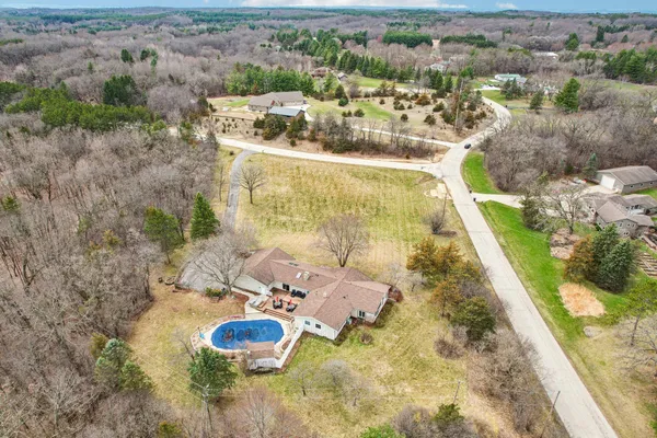 $675,000 | W338-s4370 Drumlin Drive, Dousman, WI 53118