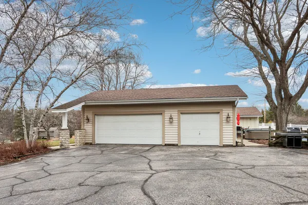 $675,000 | W338-s4370 Drumlin Drive, Dousman, WI 53118