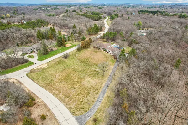 $675,000 | W338-s4370 Drumlin Drive, Dousman, WI 53118