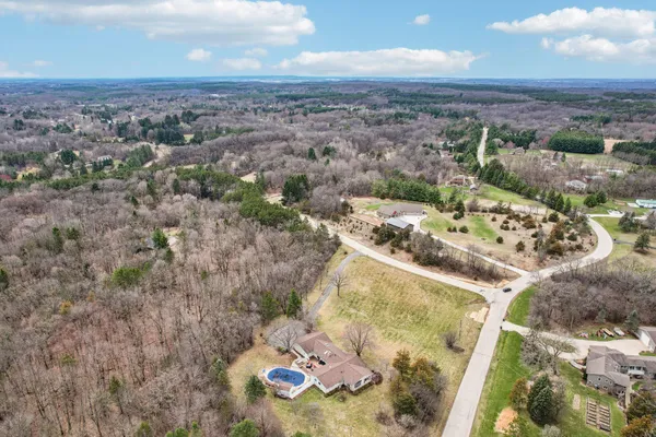 $675,000 | W338-s4370 Drumlin Drive, Dousman, WI 53118