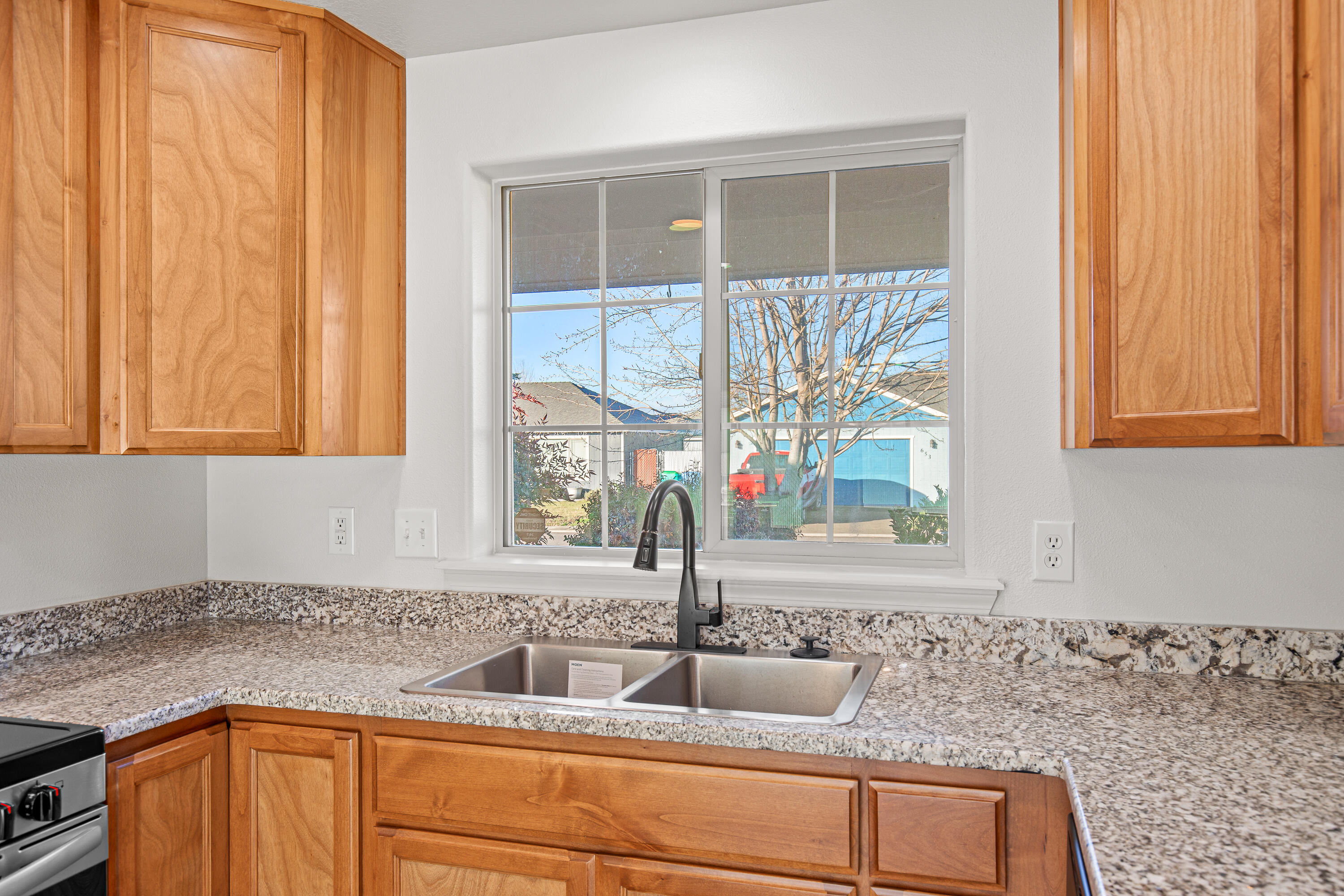 656 Andrea Way Eagle Point, OR 97524 - Photo 8 of 25 9R9A2673