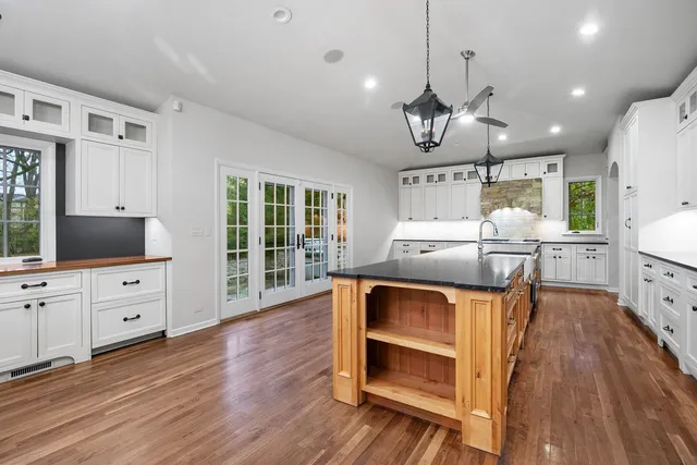 $839,000 | 1292 Oak Trail Drive, Libertyville, IL 60048