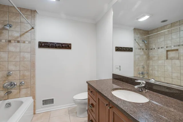 $839,000 | 1292 Oak Trail Drive, Libertyville, IL 60048