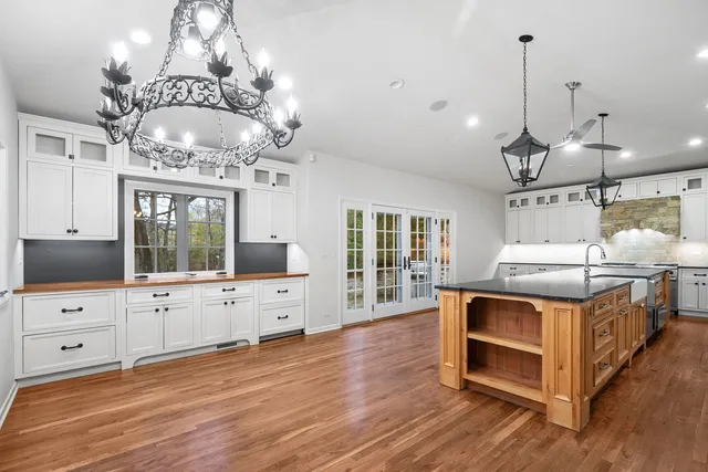 $839,000 | 1292 Oak Trail Drive, Libertyville, IL 60048