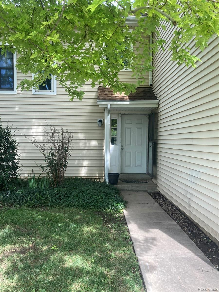 482 South Kalispell Way, Unit E Aurora, CO 80017 - Photo 2 of 12 a view of house with backyard