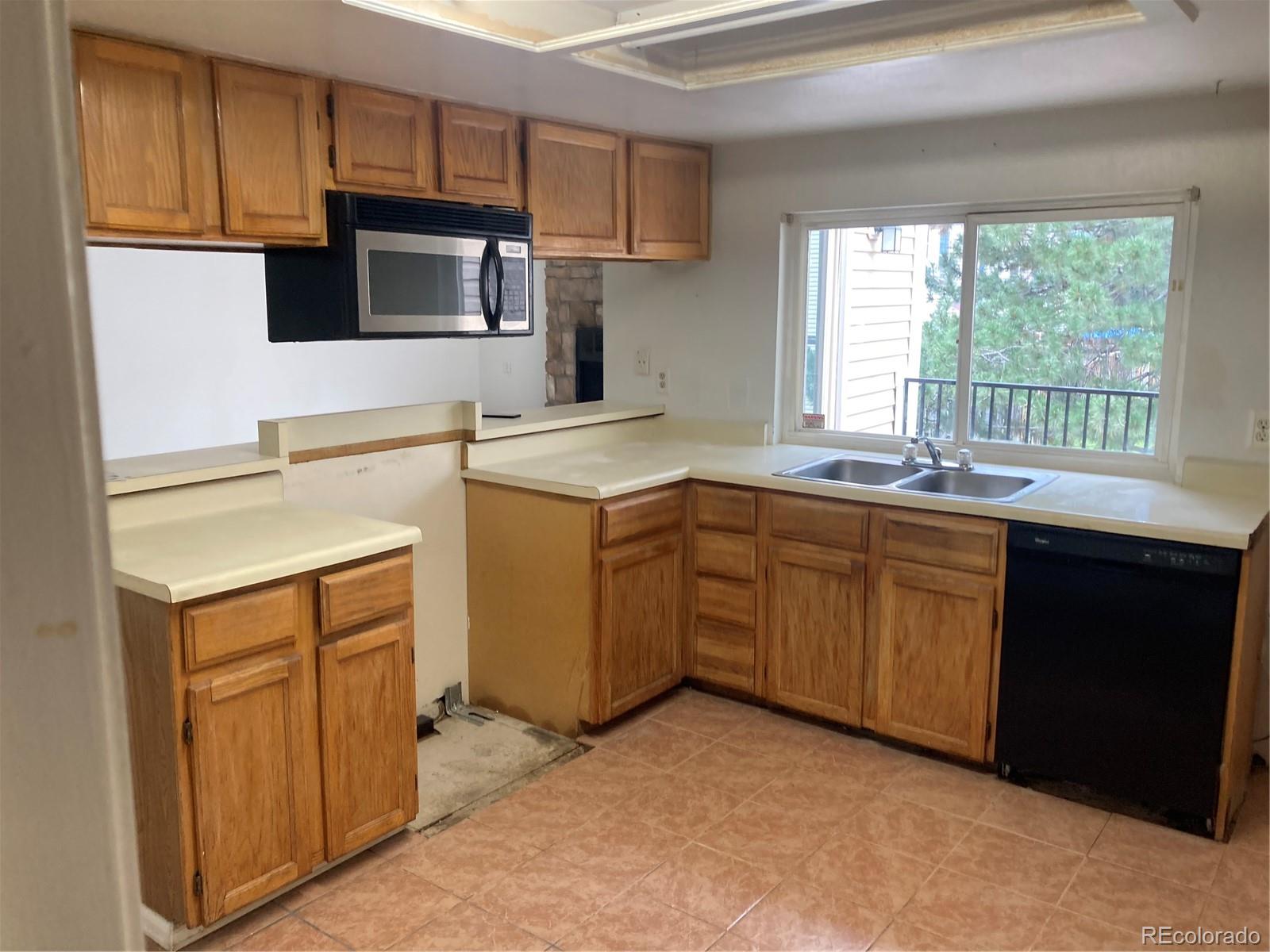 482 South Kalispell Way, Unit E Aurora, CO 80017 - Photo 4 of 12 a kitchen with a sink stove and microwave