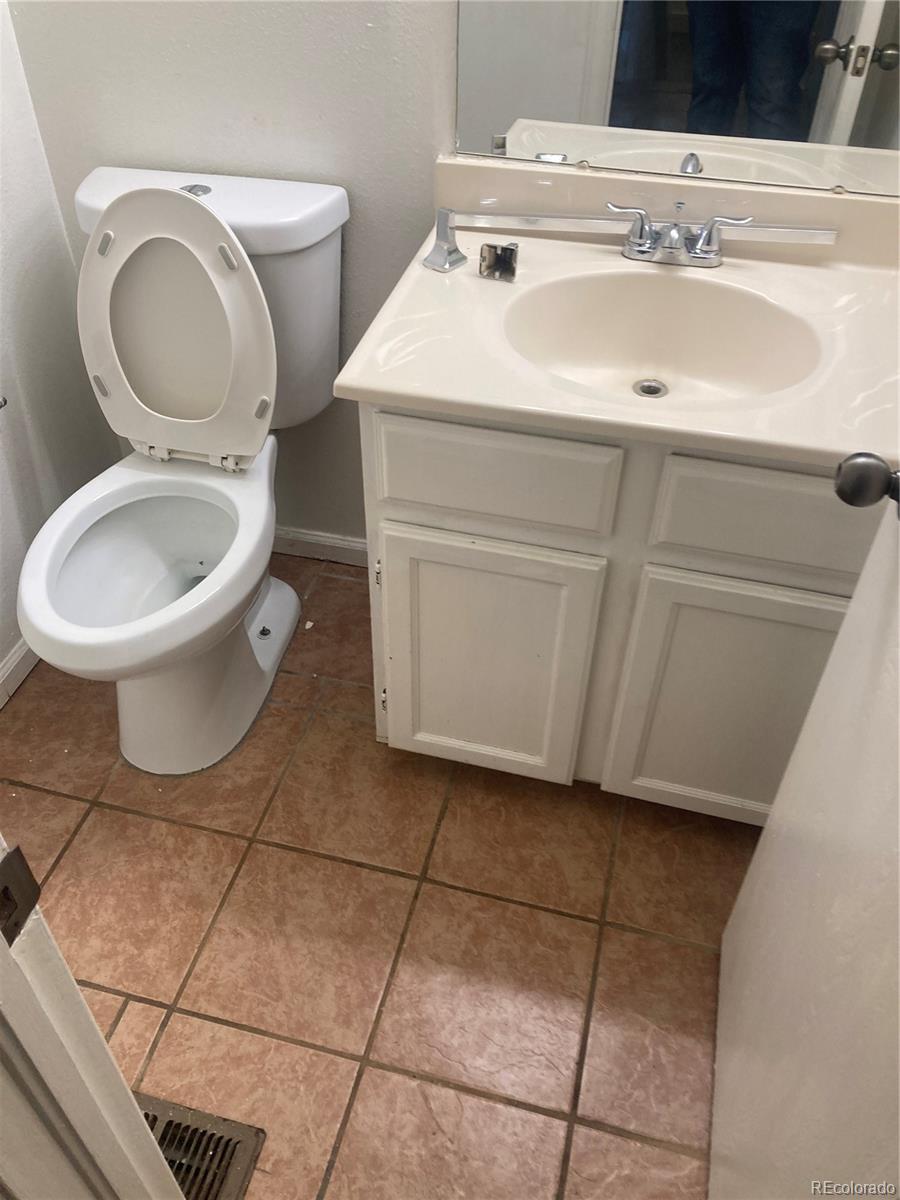482 South Kalispell Way, Unit E Aurora, CO 80017 - Photo 8 of 12 a bathroom with a sink and a toilet