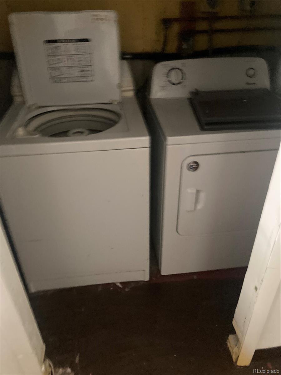 482 South Kalispell Way, Unit E Aurora, CO 80017 - Photo 10 of 12 a utility room with dryer and washer