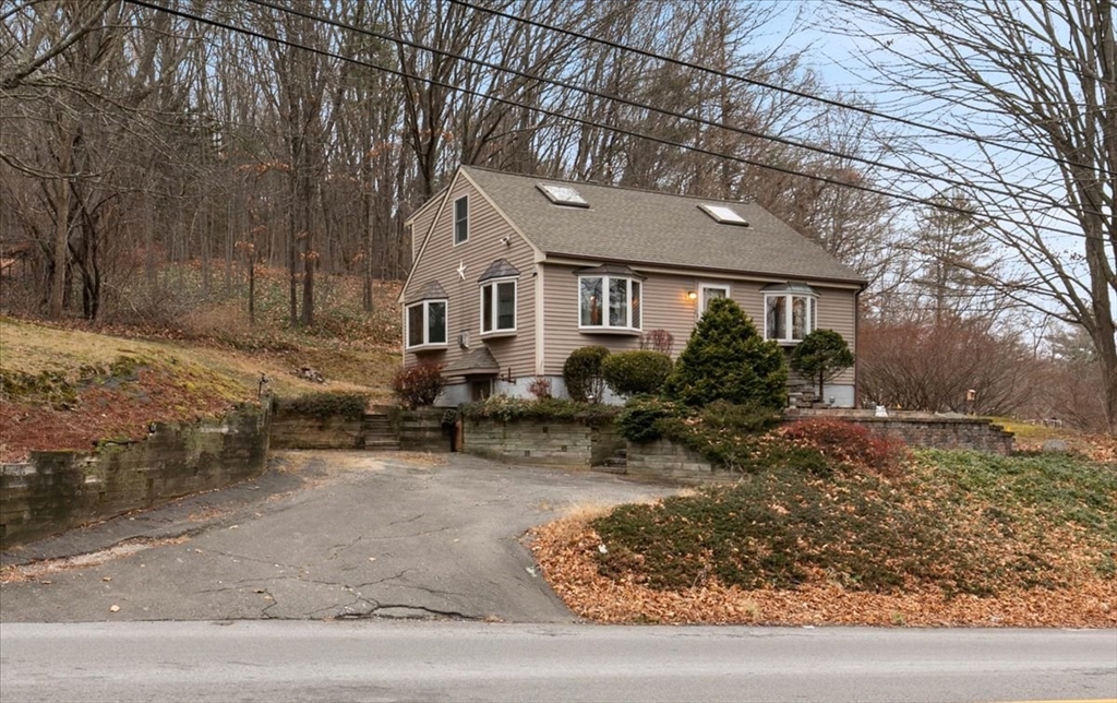 28 Whittier Road Haverhill, MA 01830 - Photo 4 of 38 Gallery Image 4
