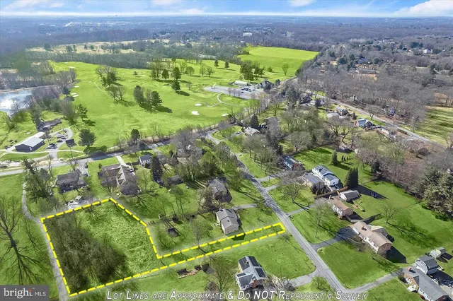 a view of a tennis court