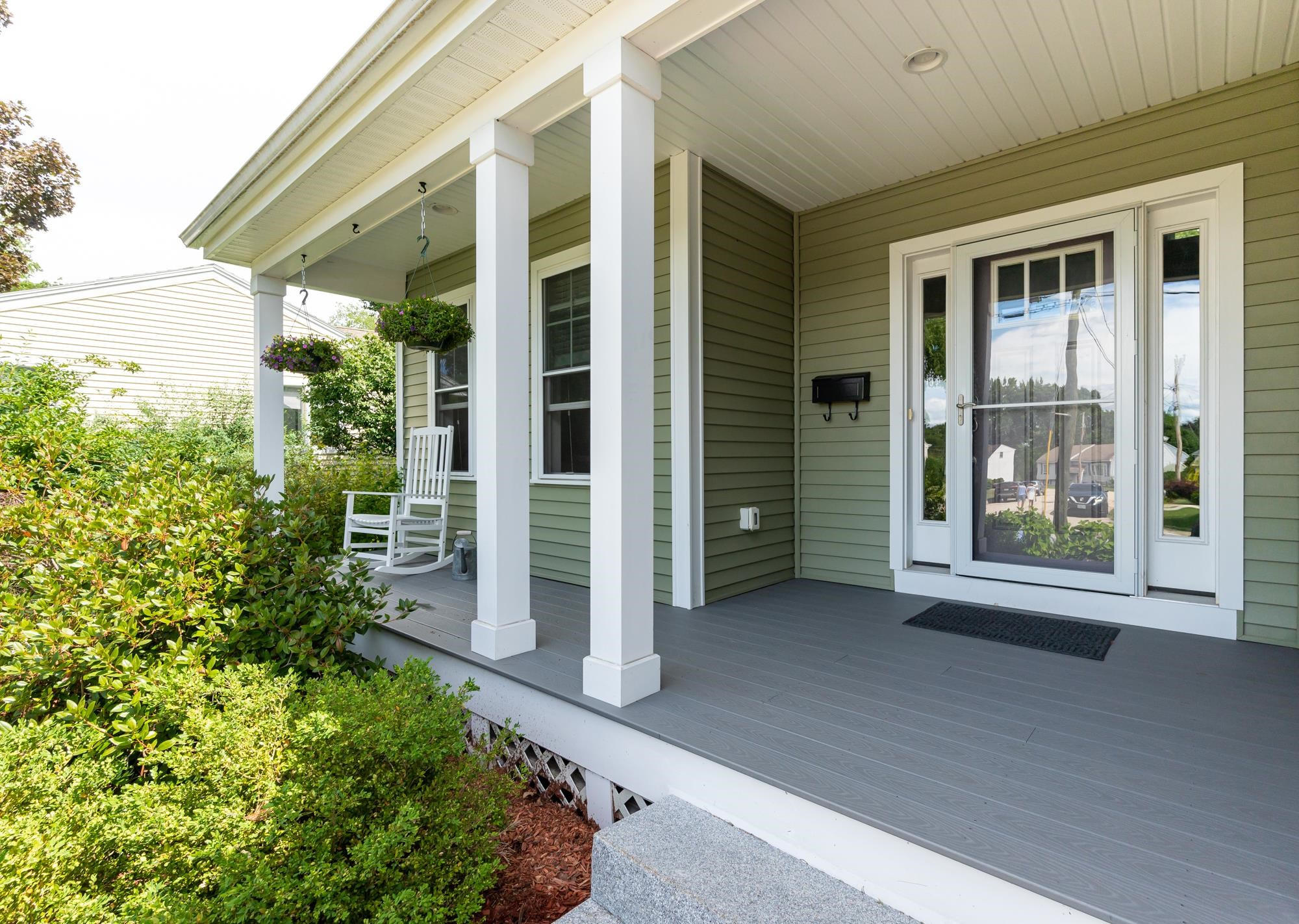 94 Robinson Road Nashua, NH 03060 - Photo 3 of 40