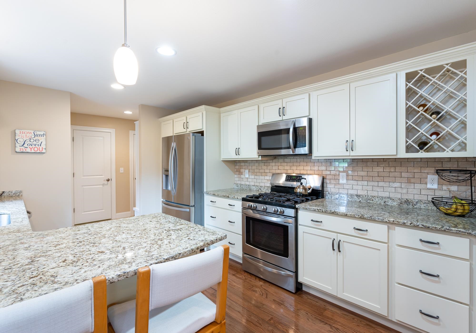 94 Robinson Road Nashua, NH 03060 - Photo 5 of 40