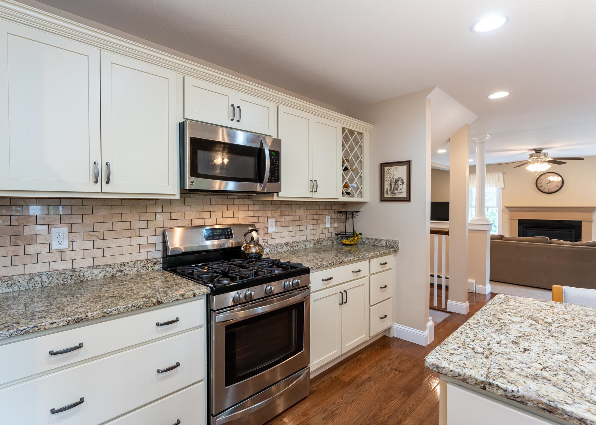 94 Robinson Road Nashua, NH 03060 - Photo 6 of 40