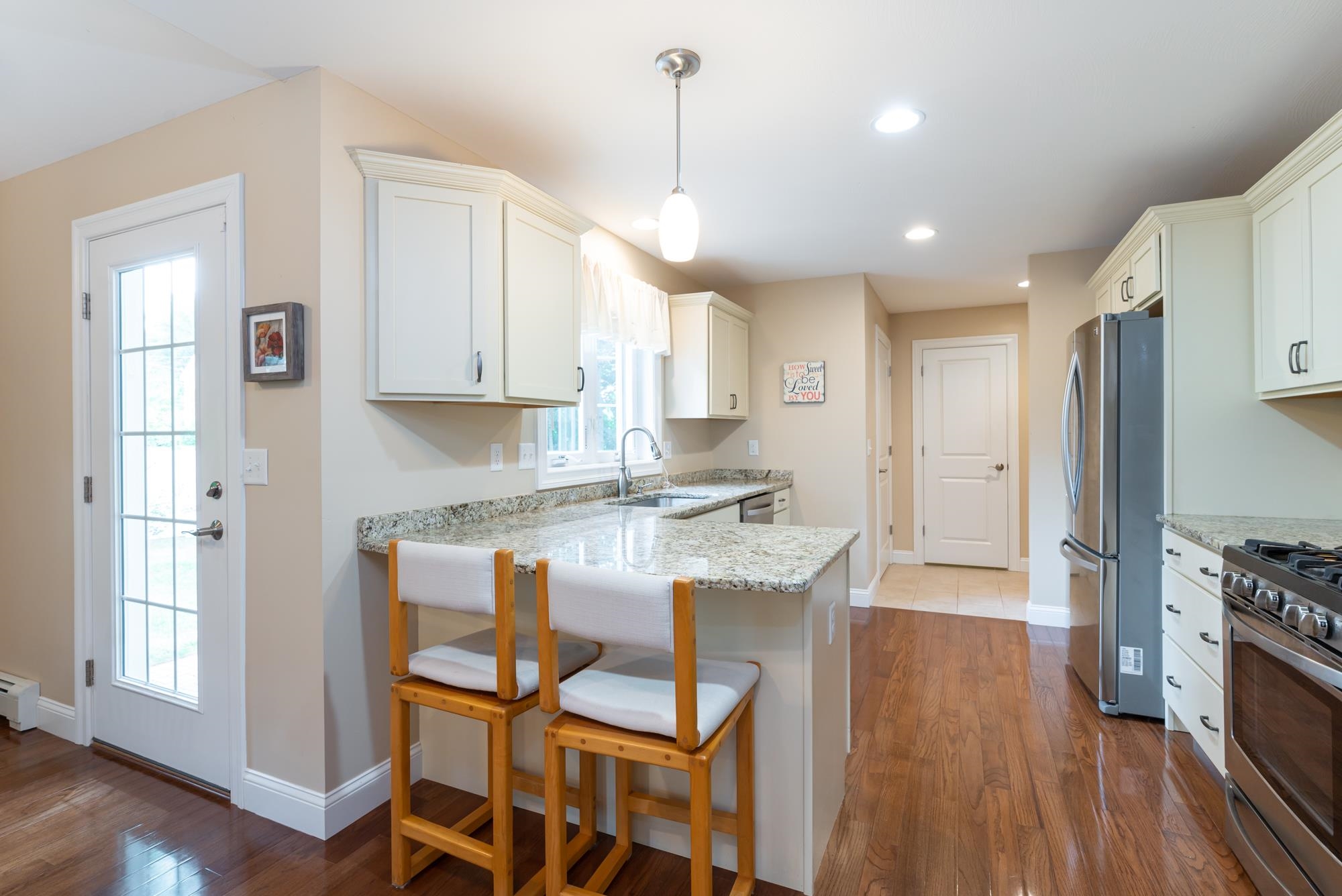 94 Robinson Road Nashua, NH 03060 - Photo 8 of 40