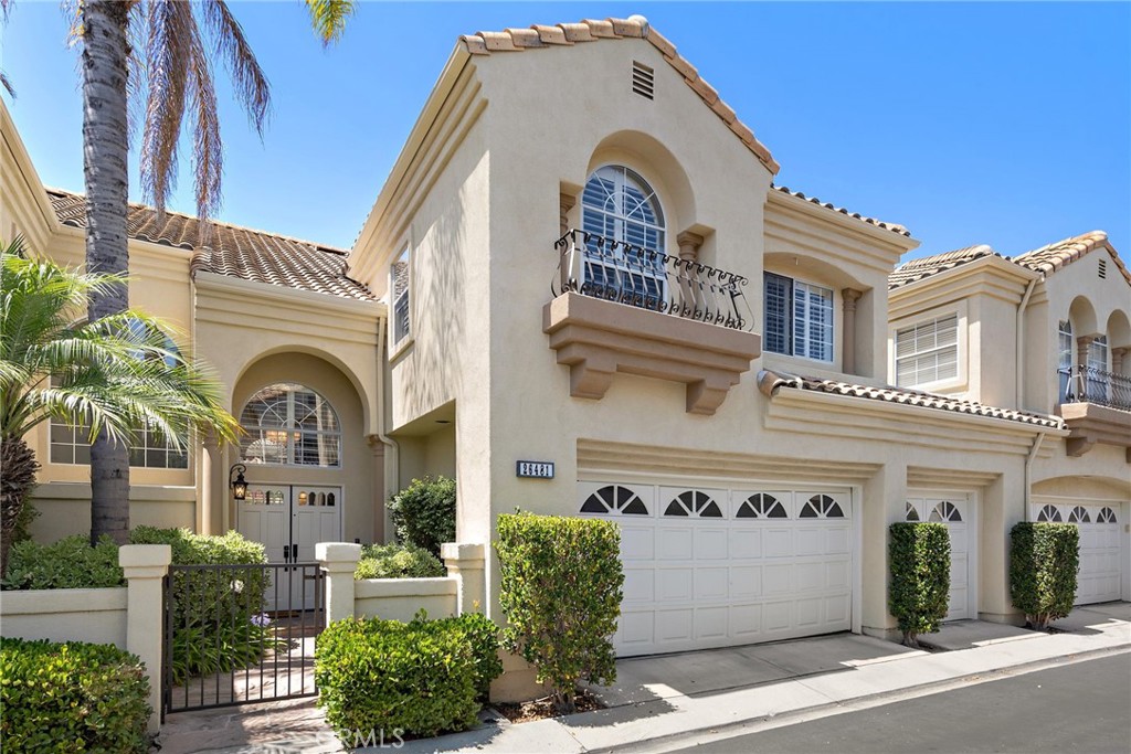 26481 La Scala Laguna Hills, CA 92653 - Photo 4 of 33 a front view of a building
