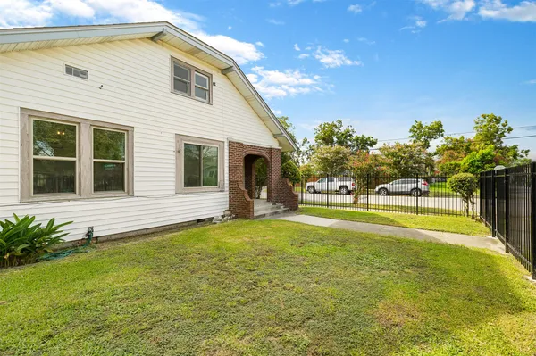 a house view with a outdoor space