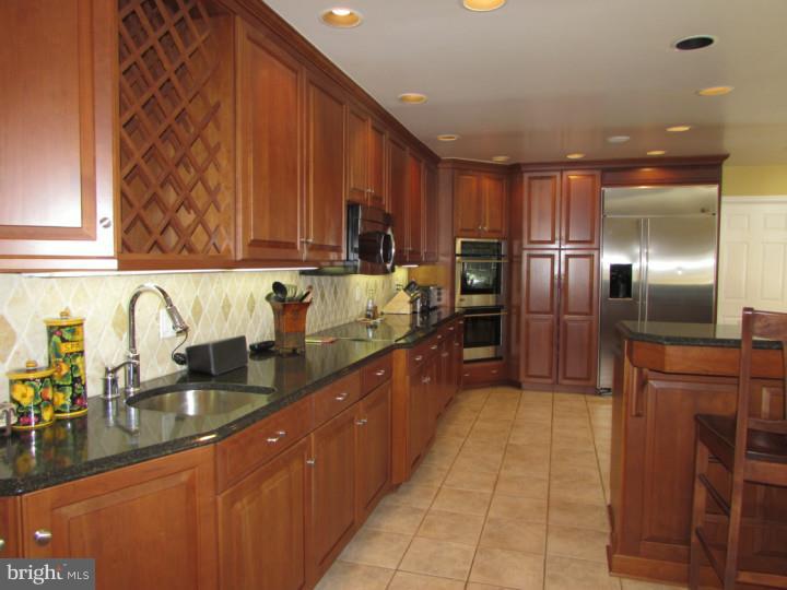 1746 Weedon Road Wayne, PA 19087 - Photo 8 of 25 Kitchen