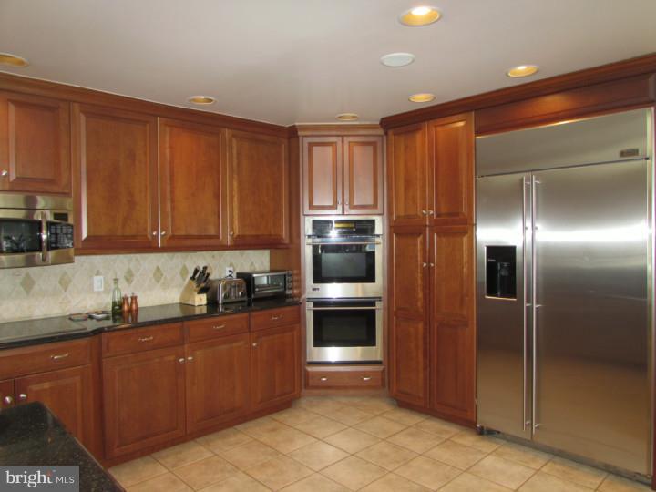 1746 Weedon Road Wayne, PA 19087 - Photo 9 of 25 Kitchen