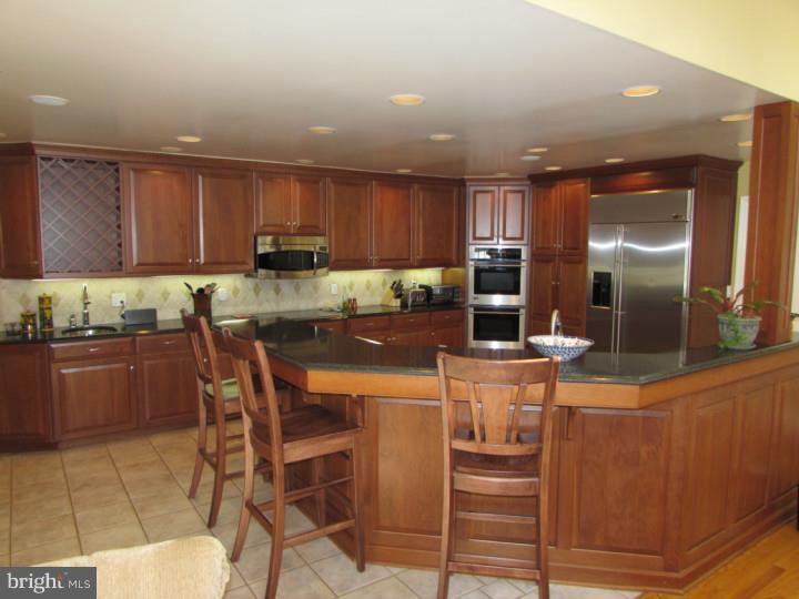 1746 Weedon Road Wayne, PA 19087 - Photo 10 of 25 Kitchen