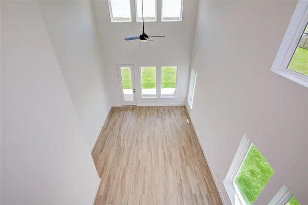 a view of empty room with window