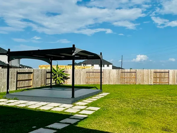 a view of a back yard of the house