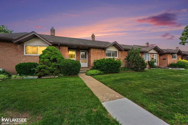 $130,000 | 8401 18 18 Mile Road, Unit 186, Sterling Heights, MI 48313