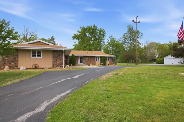 $214,900 | 208 Water Street, Kansas, IL 61933