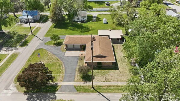 $214,900 | 208 Water Street, Kansas, IL 61933