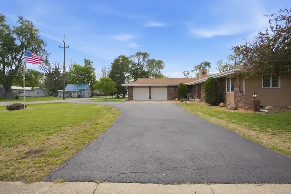 $214,900 | 208 Water Street, Kansas, IL 61933