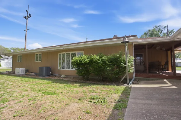 $214,900 | 208 Water Street, Kansas, IL 61933