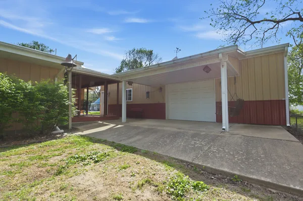 $214,900 | 208 Water Street, Kansas, IL 61933