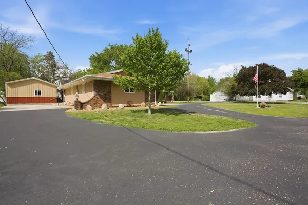 $214,900 | 208 Water Street, Kansas, IL 61933