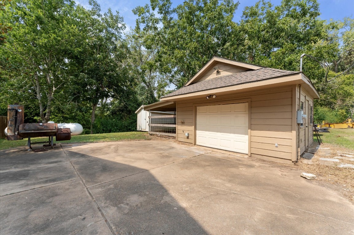 1101 Baker Road Rosenberg, TX 77471 - Photo 40 of 50 a front view of a house with a garage