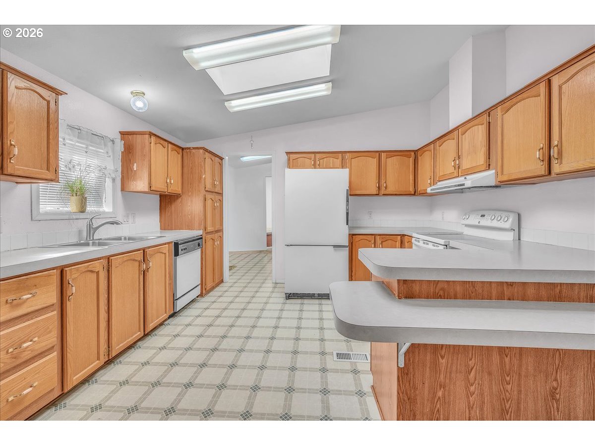 1949 Southeast Palmquist Road, Unit 121 Gresham, OR 97080 - Photo 8 of 31