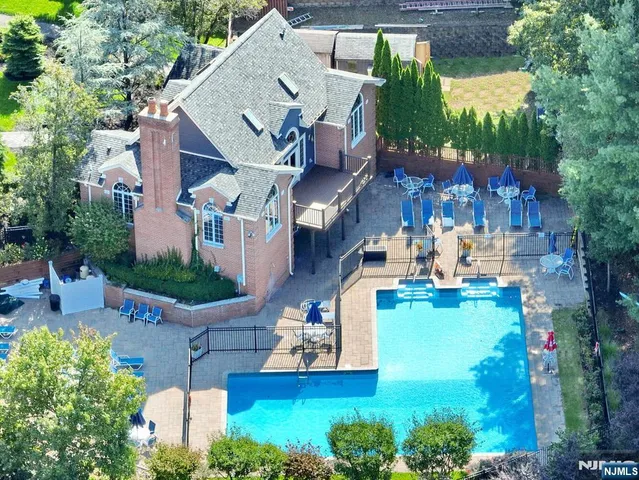 $599,900 | 121 Surrey Court, Ramsey, NJ 07446