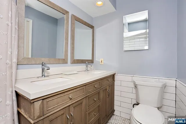 $549,000 | 121 Surrey Court, Ramsey, NJ 07446