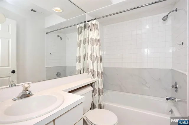 $549,000 | 121 Surrey Court, Ramsey, NJ 07446