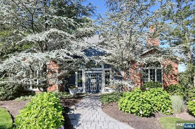 $549,000 | 121 Surrey Court, Ramsey, NJ 07446