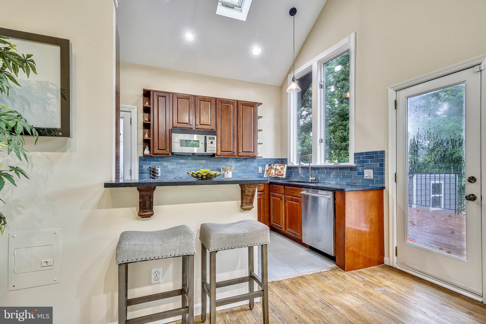 3227 20th Road North Arlington, VA 22207 - Photo 11 of 48 Breakfast Bar