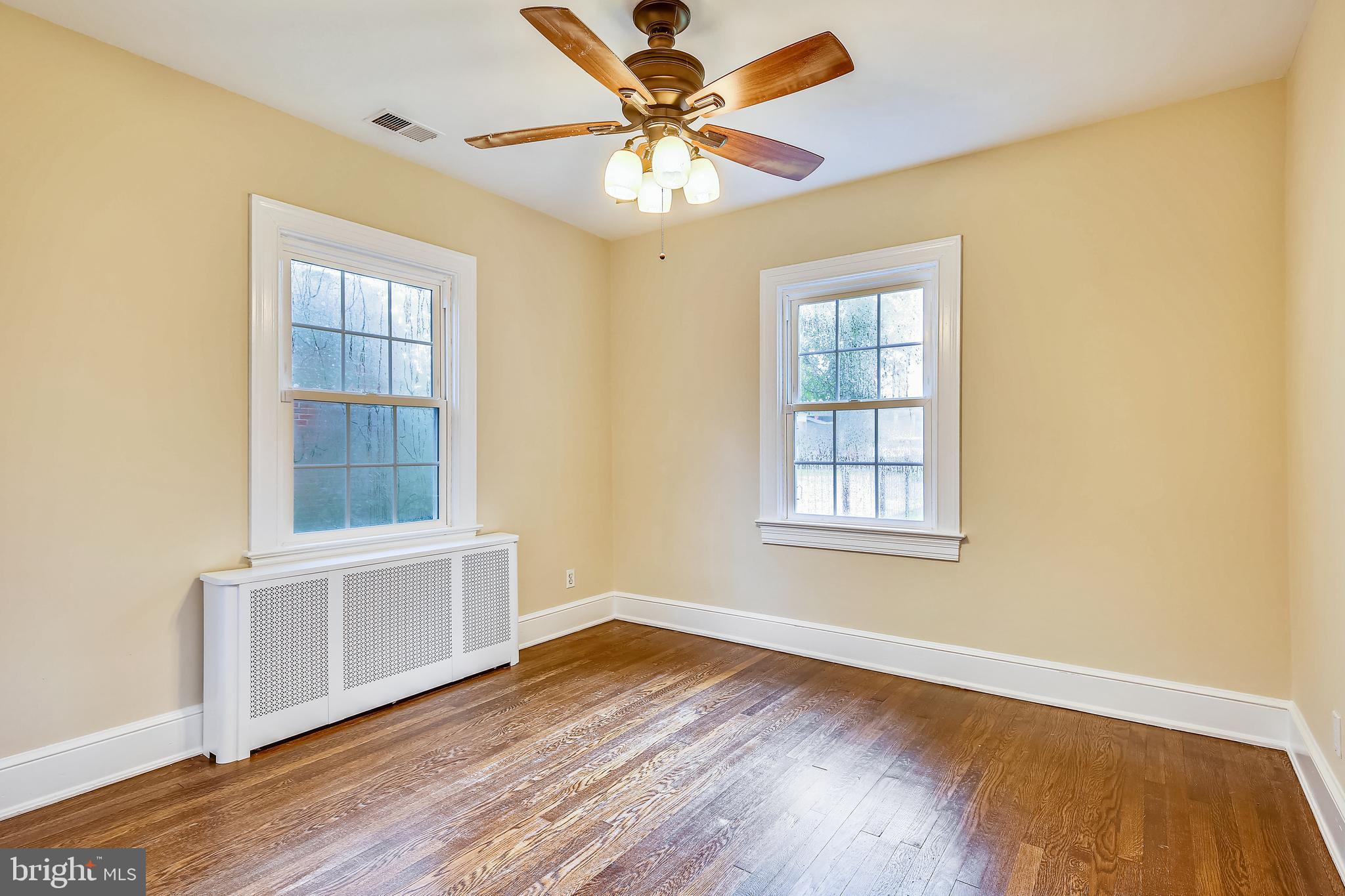 3227 20th Road North Arlington, VA 22207 - Photo 17 of 48 Main Level Bedroom 1
