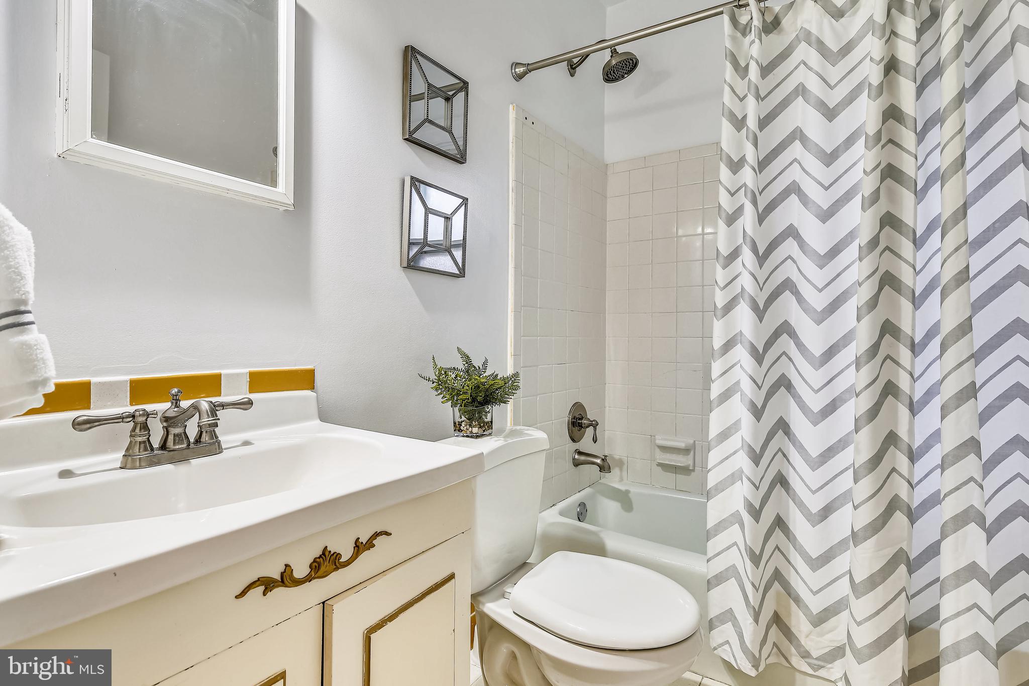 3227 20th Road North Arlington, VA 22207 - Photo 18 of 48 Main Level Bathroom