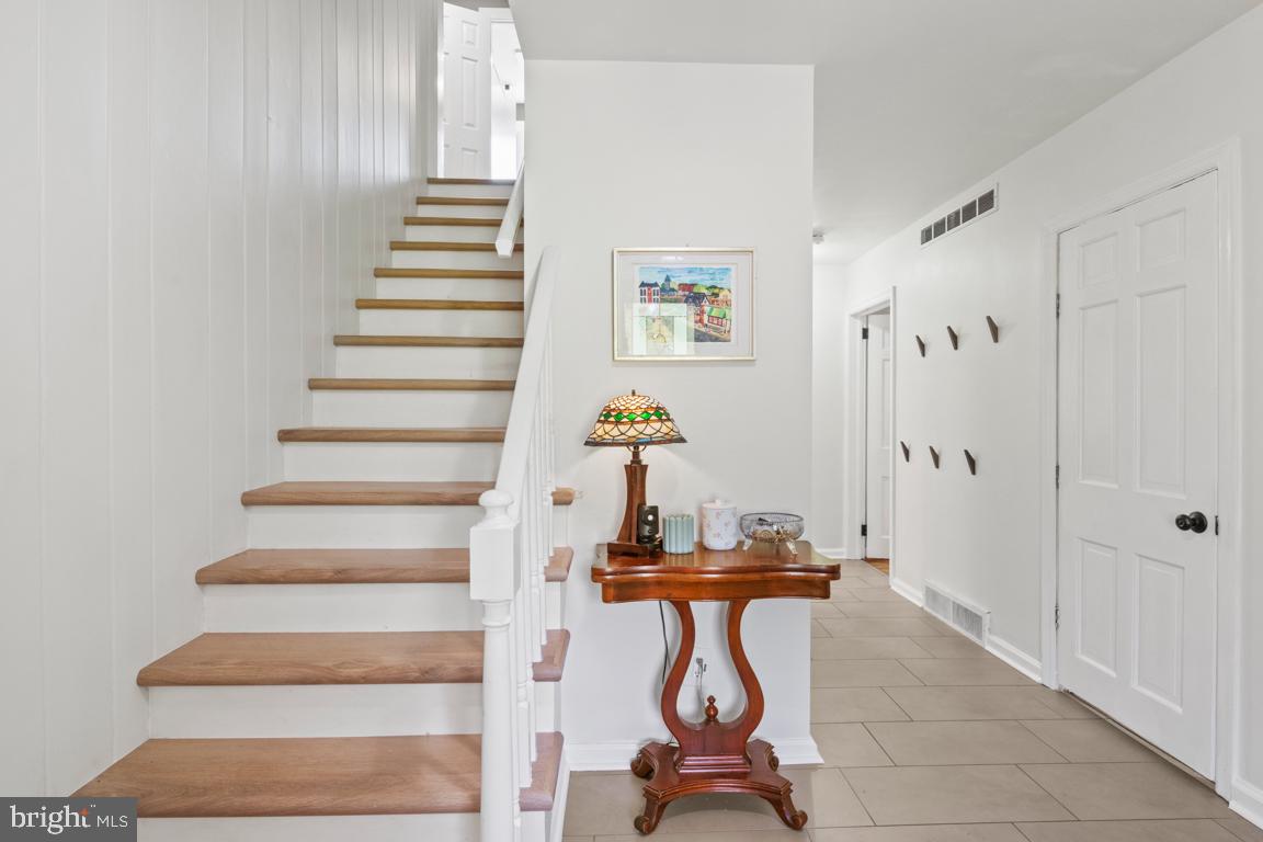 121 Gwynedd Manor Road North Wales, PA 19454 - Photo 6 of 59 Bright and inviting entryway charm.