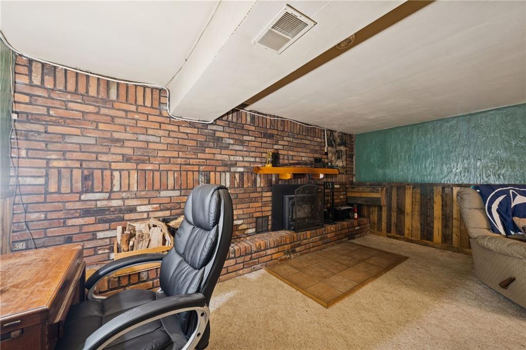 588 Carmelott Street Irwin, PA 15642 - Photo 23 of 33 a view of a gym equipment