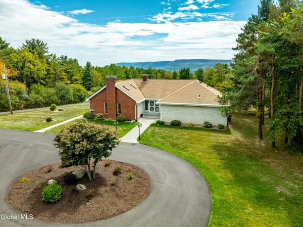 $825,000 | 364 Settles Hill Road, Altamont, NY 12009